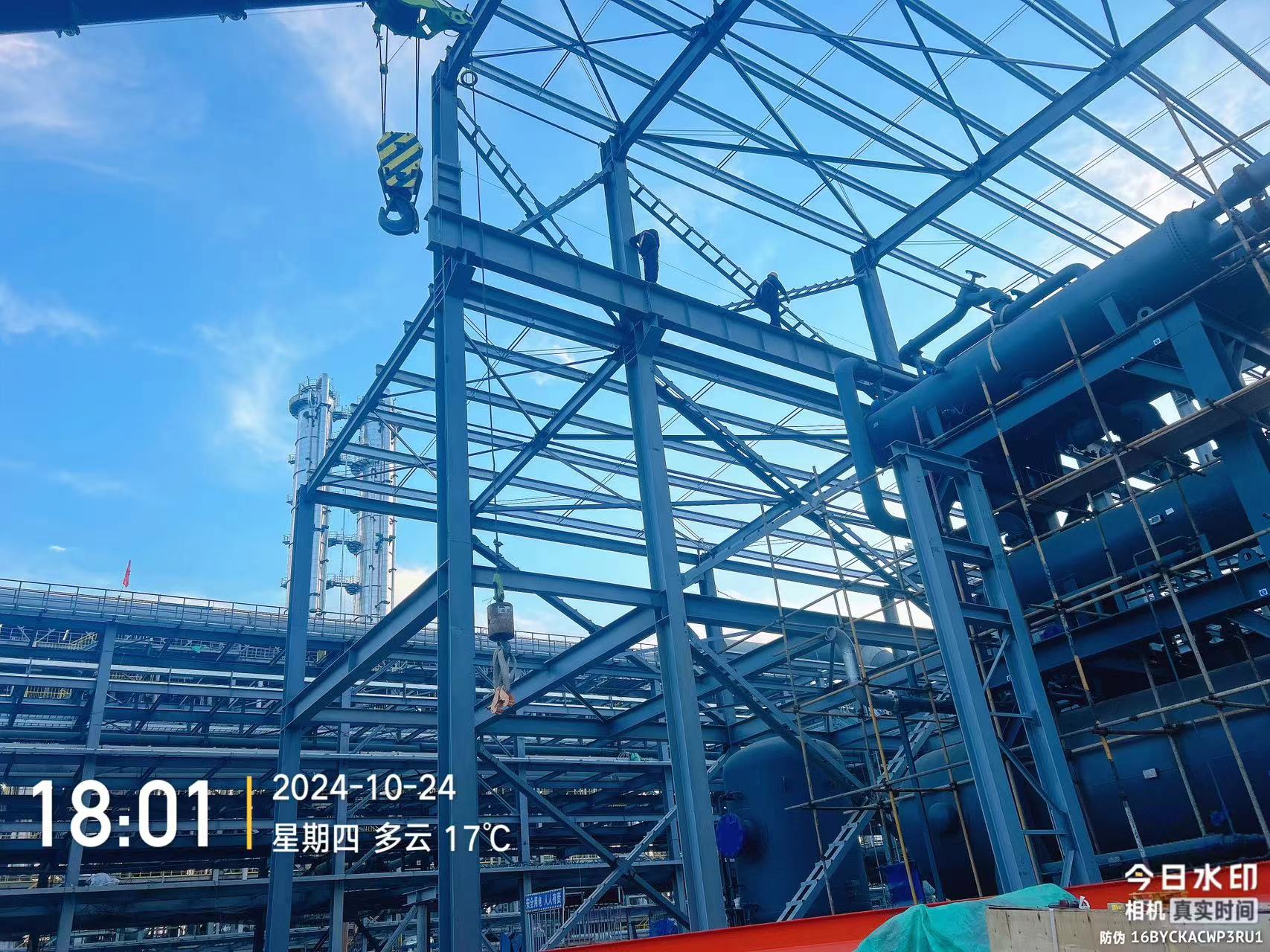 《爐內(nèi)升降平臺與起重機(jī)安裝：工業(yè)生產(chǎn)的 “得力助手” 與 “鋼鐵巨臂”》
